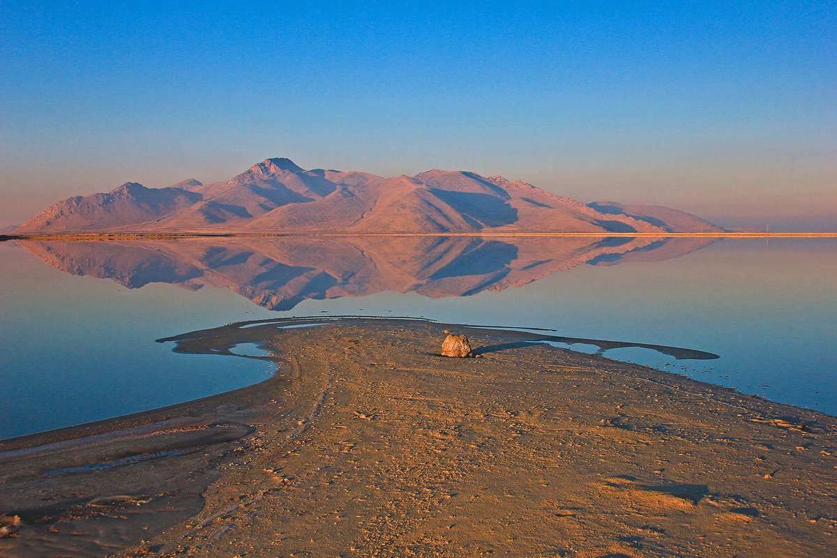 research_usu's tweet photo. Don't let the rain outside fool you, the Great Salt Lake has decreased by 48% since the pioneers came to Utah, and USU researchers are working on solutions: 
https://t.co/9B0K8d7MOq
#USUResearch https://t.co/7H1ohlGuXa