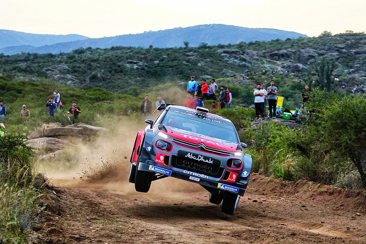 TopMotorOk's tweet photo. Hoy a las 22 en @elgarage_tv vas a disfrutar: la prueba al nuevo Kia Rio; el lanzamiento de la Amarok V6 Comfortline; y también revivimos el Rally de Argentina junto #CitroënTotalExperienceWRC. Igual por si no estás frente a la tele, acá está: https://t.co/4gLc6Qfux8 https://t.co/F7beR3XLSn