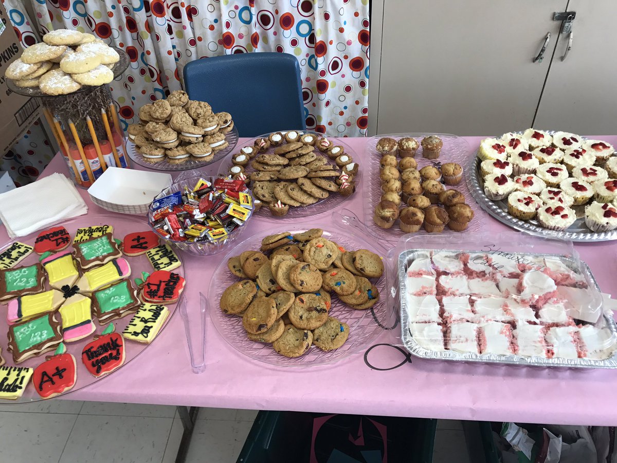 cfemonkeys's tweet photo. Dessert 🍨 Day 🍪. Thank you to our wonderful PTO LADIES who have loved on our CFE staff all week❤️ #CFESPROUD #LISDChampions https://t.co/hxp9k3siGK
