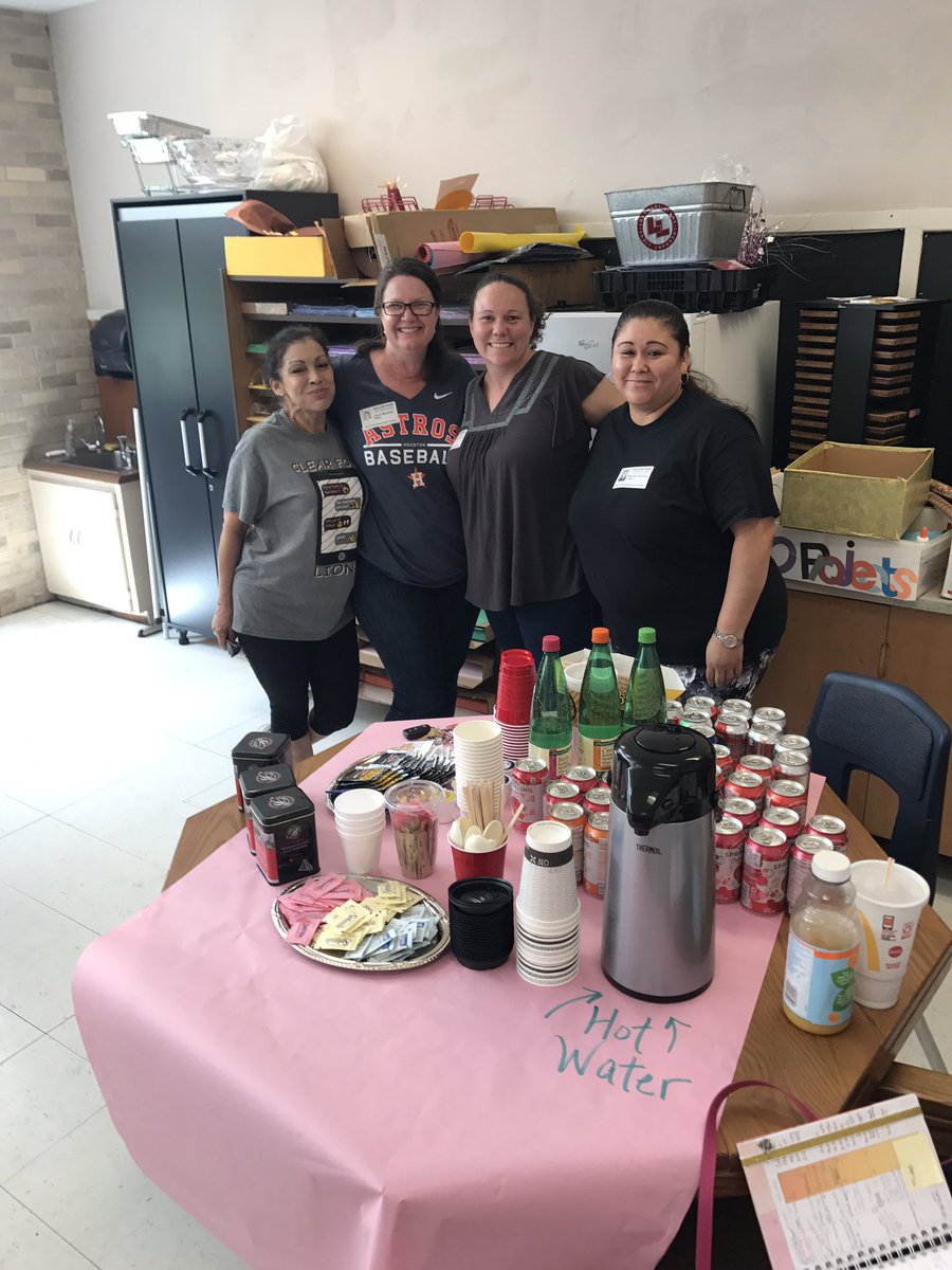cfemonkeys's tweet photo. Dessert 🍨 Day 🍪. Thank you to our wonderful PTO LADIES who have loved on our CFE staff all week❤️ #CFESPROUD #LISDChampions https://t.co/hxp9k3siGK