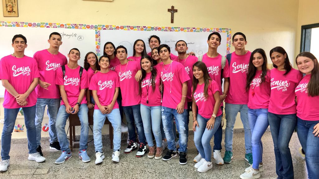 Marielasofia_'s tweet photo. La matrícula completa, a romper nuestro último año muchachos 😜 #Sen19rs #Azairus https://t.co/xZxJBSp0SL