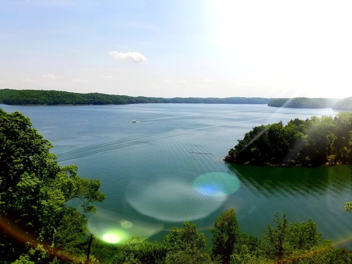 KingofKSP's tweet photo. Shocking and eye-opening were the words I heard today from state coordinators as I presented #DestructiveDecisions
#Shocking and #Eyeopening is what I said when I saw the view from where I presented
#KY has some of the most beautiful parks
#LakeCumberland
#DrugConference2018 https://t.co/y2kUgZMAn6