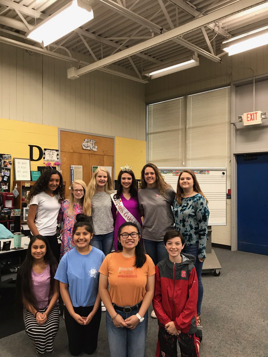 egmmsfca's tweet photo. Look who came to our FCA meeting this morning... Miss Garner!! It was such an amazing meeting!! Thank you for coming!💜 #shesgreat #fcarocks #fcagarner @EastGarnerMMS https://t.co/9VMkuO5751