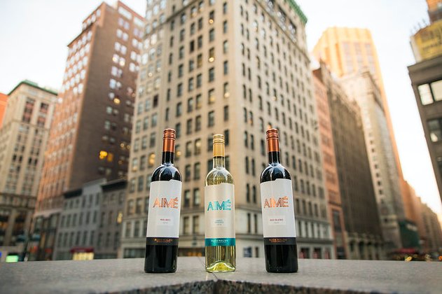 Get inspired by <a href="/SommInTheCity/">Sara Lehman</a> and enjoy some wine in the great outdoors! Friends, fun and that #FridayFeeling with Aime!