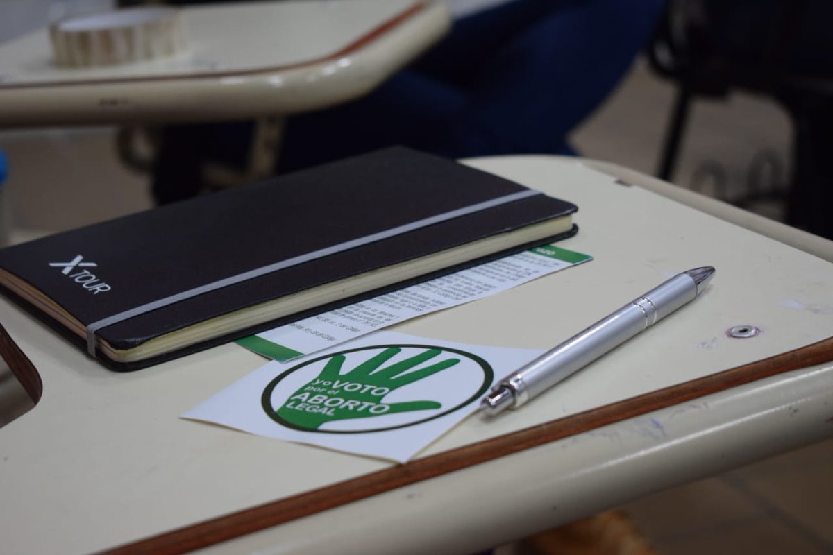 CuppCbc's tweet photo. NUESTROS CUERPOS, NUESTRAS DECISIONES 💪

📸 Les compartimos las fotos de nuestra actividad en el día de ayer donde charlamos y debatimos acerca del proyecto de ley presentado por la @campabortolegal en el Congreso. 

Mira todas las fotos en 👉 https://t.co/uLQVpclwul https://t.co/9DszOFVYUO