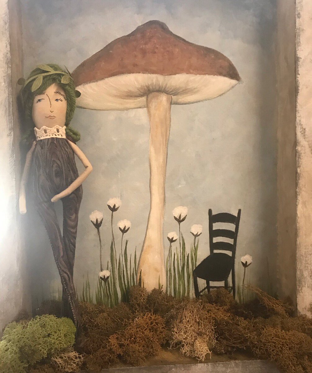 Essential_Goods's tweet image. We are in love with these magical shadow box collaborations by @erinelizabethart and @beardedfellas So beautiful #shadowbox #textile #painting #collaboration #essentialgoods #shoplocal #downtownlawrence #unmistakablylawrence #explorelawrence