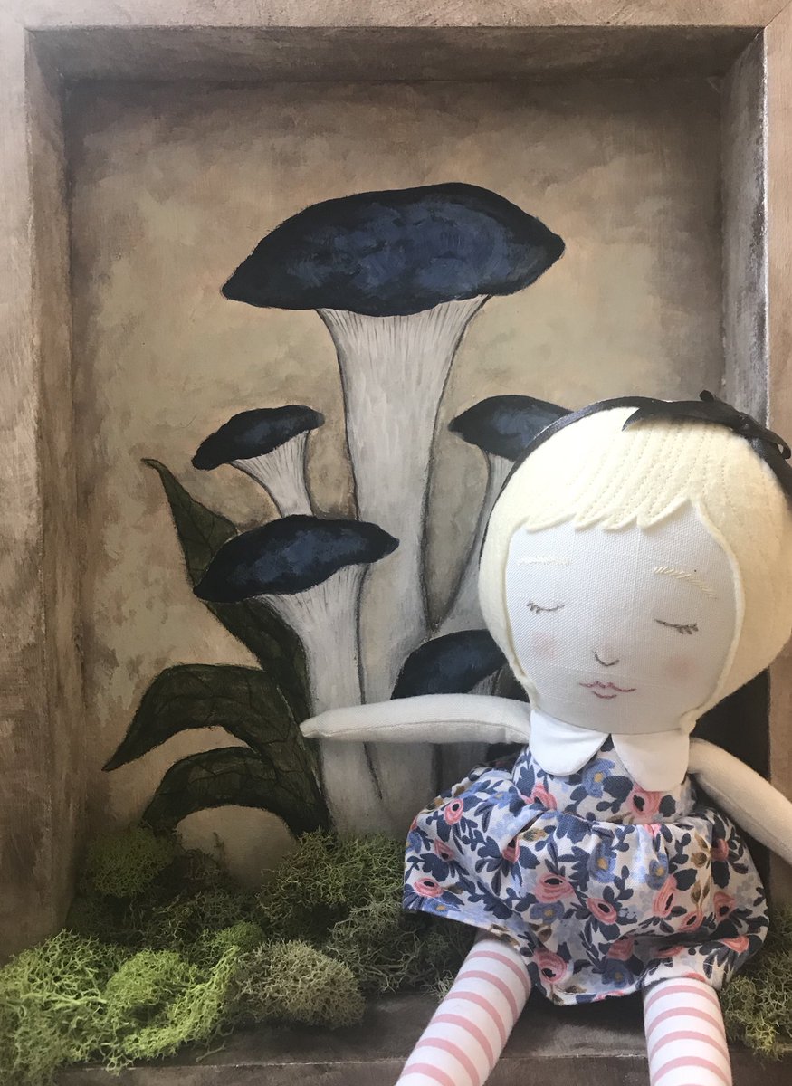 Essential_Goods's tweet image. We are in love with these magical shadow box collaborations by @erinelizabethart and @beardedfellas So beautiful #shadowbox #textile #painting #collaboration #essentialgoods #shoplocal #downtownlawrence #unmistakablylawrence #explorelawrence