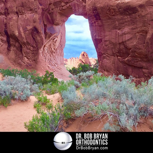 DrBobBryan's tweet photo. Greetings from Arches National Park in Utah! https://t.co/eSfi9nWTpt