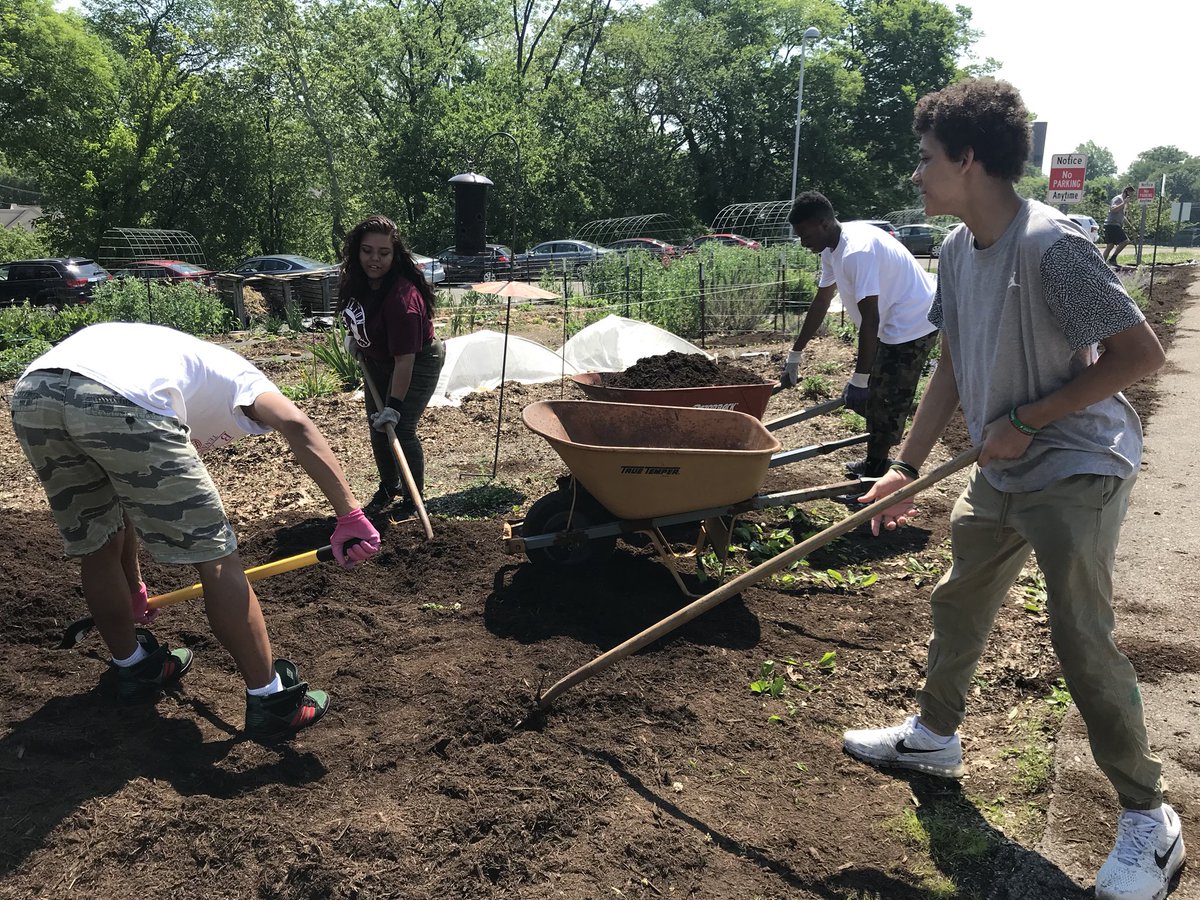 KWilkFulton's tweet photo. #FultonGivesBack spreading mulch in the Fulton Garden https://t.co/guYfMjtkX5