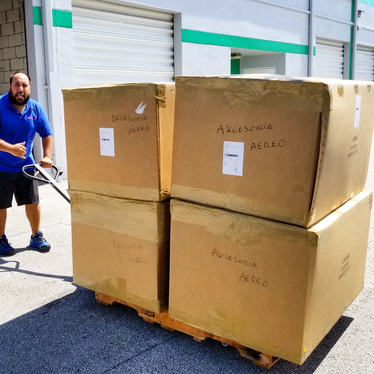 akcesoriacorp's tweet photo. Aereo Usa-Vzla #carga #cargo #usa #venezuela #todavenezuela #puertapuertavenezuela #puertapuerta #caracas #avila #venezuelaonline #venezuelaoffroad #sosvenezuela🇻🇪🆘🆘🆘 #comidavenezolana #comidavenezuela  #enviosusavenezuela #enviosmiamivenezuela #westonzuela #weston #sunrise https://t.co/DIxDM2U7Vb