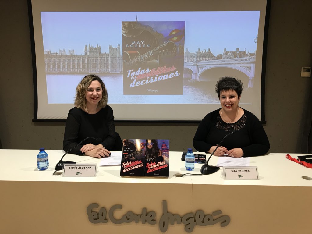PhoebeRomantica's tweet photo. En el @elcorteingles de #Pamplona #estápasando #presentación de May Boeken 😍 #TLMD #TLBD https://t.co/Hu7QGS0rH7