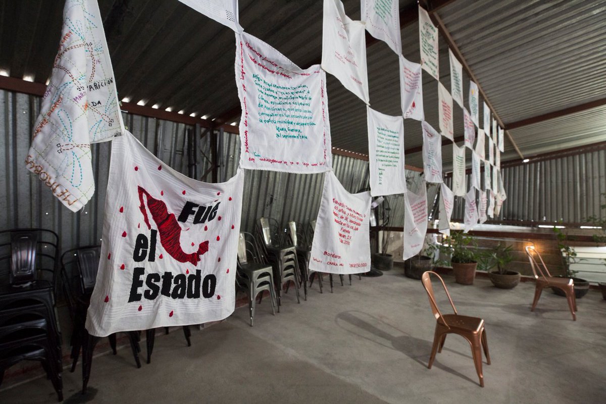 MofDP's tweet image. Las Fuentes Rojas' Pañuelos is a tapestry of embroidered white handkerchiefs with the names and histories of the victims of the war on drugs. It began during the Movement for Peace in 2011. 

📷©️Janet Jarman/Redux for @OpenSociety  #DrugPolicyMuseum 🇲🇽