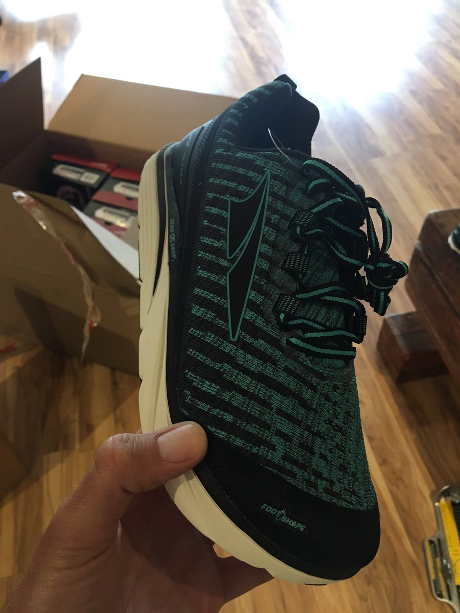 7HillsRunShop's tweet photo. @AltraRunning #TorinThreeFive women's made it in!! @DanaNotman https://t.co/bo1hViLdyk