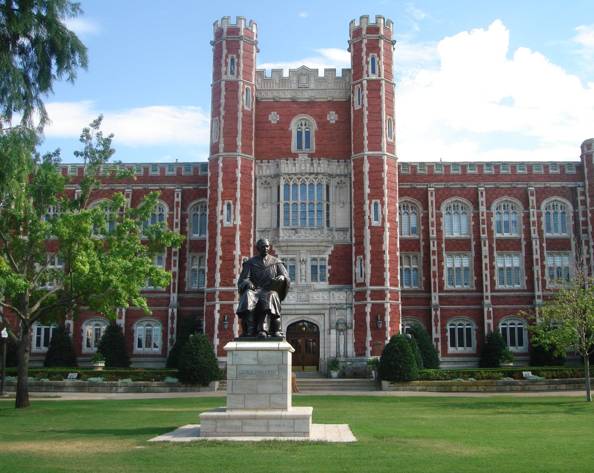 ThinkNorman's tweet photo. Congrats grads! 🎓 If you're looking for a great place to live, work and play, check out #ThinkNorman to learn more. https://t.co/71nZJ6Cdpz https://t.co/VRfPTkEpCC