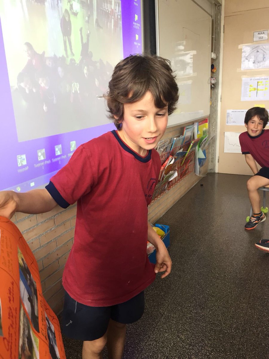 Escola_Agulla's tweet photo. Tarda d’exposicions: la meva vida. Treballem l’expressió oral. #2n #exposem #eldiscurs #aprenemacomunicar https://t.co/UQ8yYrDkiP