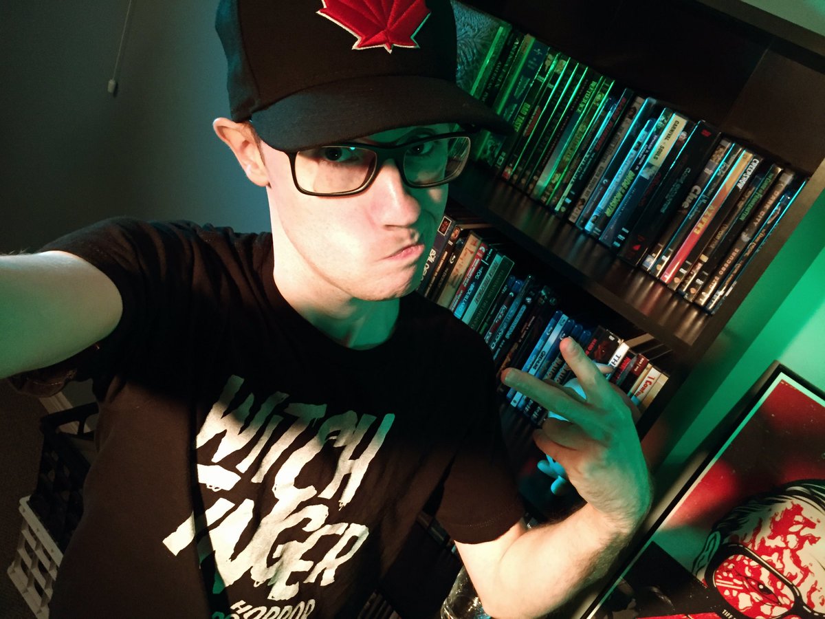 drudru1986's tweet photo. Representing Witch Finger Podcast and the #LondOnt horror scene in my new recording setup. #imbadatselfies #imadork https://t.co/Sm0aTF7w4Z