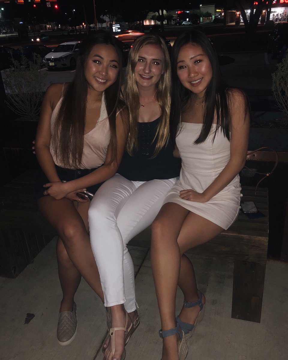 danasung1's tweet photo. happy birthday kels!! love you so much(: OU is lucky to have you❤️☝🏼 https://t.co/4YCJzDL7Hx