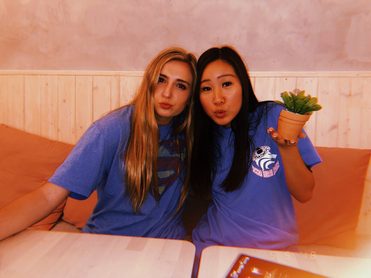 danasung1's tweet photo. happy birthday kels!! love you so much(: OU is lucky to have you❤️☝🏼 https://t.co/4YCJzDL7Hx