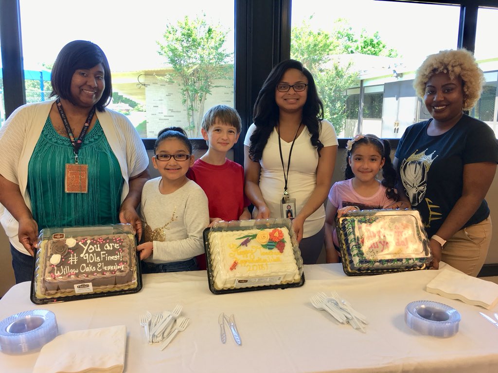 etta_gentry's tweet photo. Willow Oaks Wildcats want to give a big THANK YOU to @SCSSupt for the beautiful and delicious cakes! #901sfinest @Willow_OaksES @SCSK12Unified https://t.co/aNcRdzQ62g