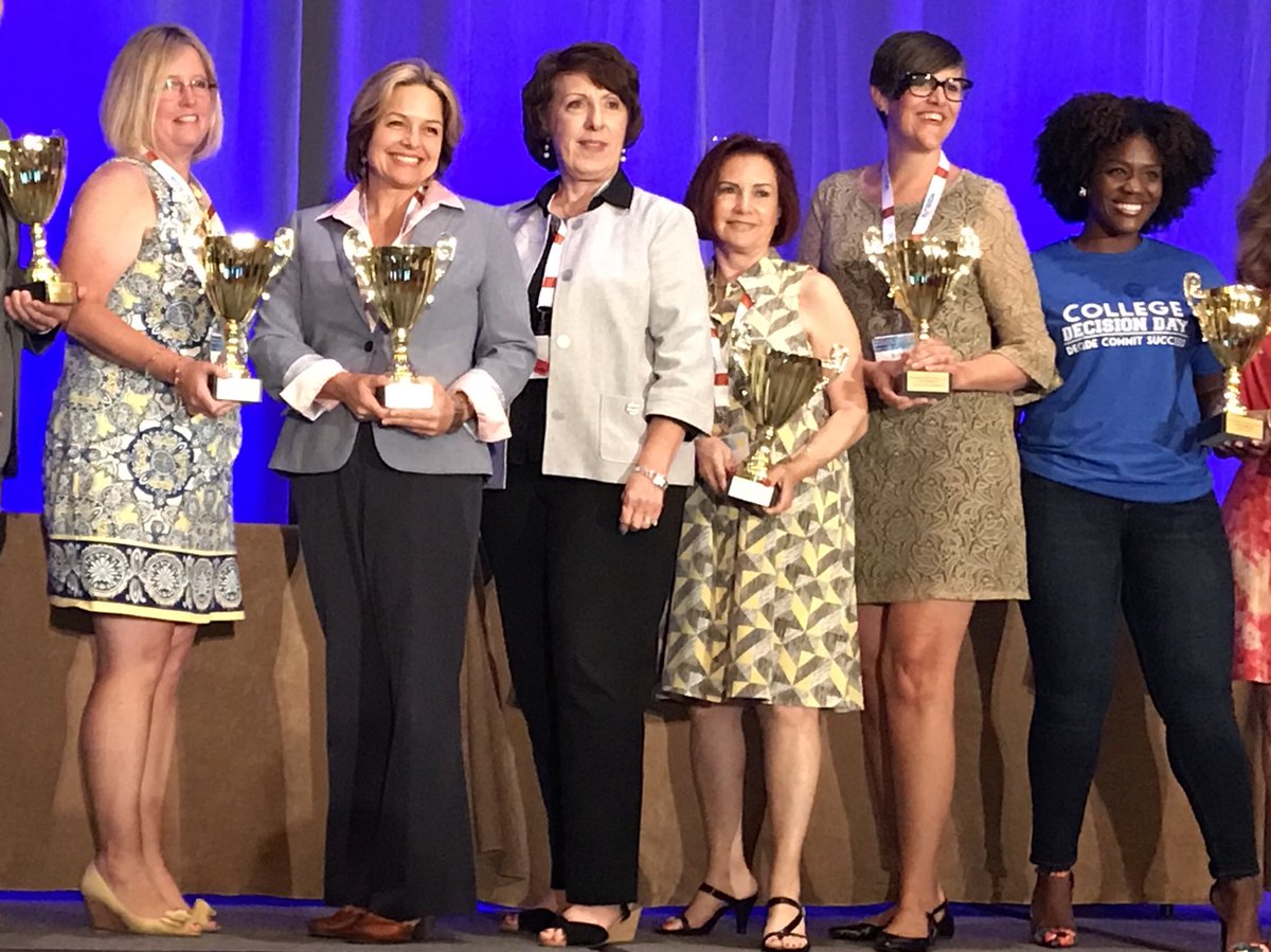 HollyBullardFL's tweet photo. .@sarasotaschools win #FAFSA ChallengeMVPAward(3rd yr/row!) #FCAN2018 StarConti&amp;PeniRiedinger w District accept award4community.ManateeReach&amp; @T4Tsarasota ready2 #CreateTheFuture @GSCC @UWSuncoast @careeredgefund @UnidosNow @EducationFdn @ManateeCF @FLCollegeAccess https://t.co/4yRnR1f0T0