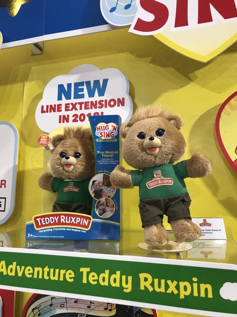 nyctechmommy's tweet photo. Toy Fair 2018: Cool New Toys Make This the Best Year to Play https://t.co/ZoliGY2mp4 #FBF #TFNY #TFNYC #NYTF #FridayFeeling #Toys #OnTheBlog https://t.co/qYz1H4lSyB