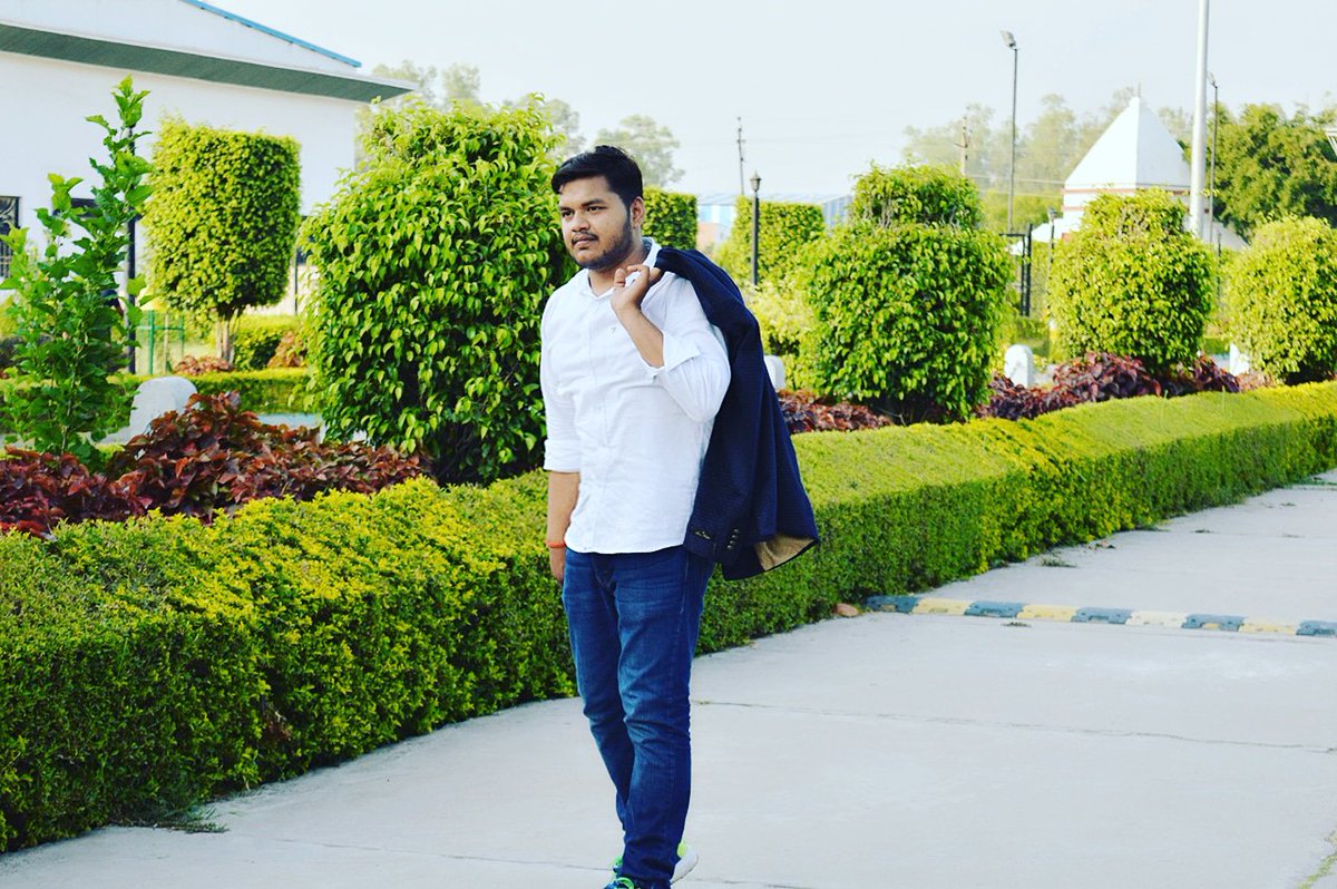 786pankit's tweet photo. #VIDAYA(for boys)
#farewell2018
Last day of college https://t.co/49eVIqc88x