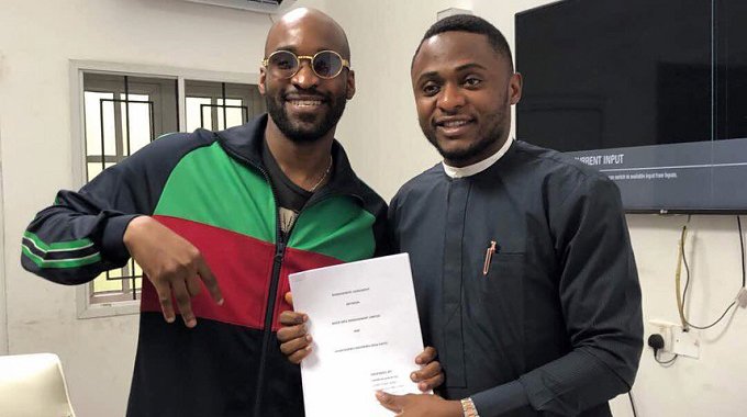 937RhythmFm's tweet photo. Kach Joins Ubi Franklin's Record Label TripleMG
https://t.co/NbcPWFdIDo

#RhythmEntertainmentNews #RhythmEntertainmentUpdate #Kach #TripleMG https://t.co/73mJQX1ti2