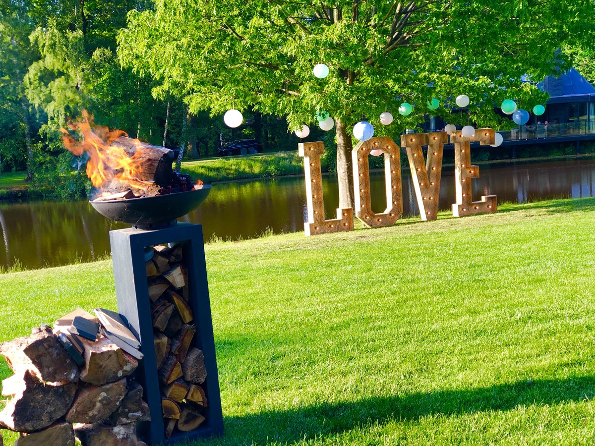 RestaurantFox's tweet image. Klaar voor het #feest Ring doosje #ringcase #buitentrouwen #trouwenintwente #trouweninhetbos #restaurantfox #huwelijk #feest #trouwinspiratie #trouwlocatie #wedding #weddinginspiration #trouwinspiratie #hochzeitnordhorn #hochzeitsinspiration #hochzeit #hochzeitsinspiration