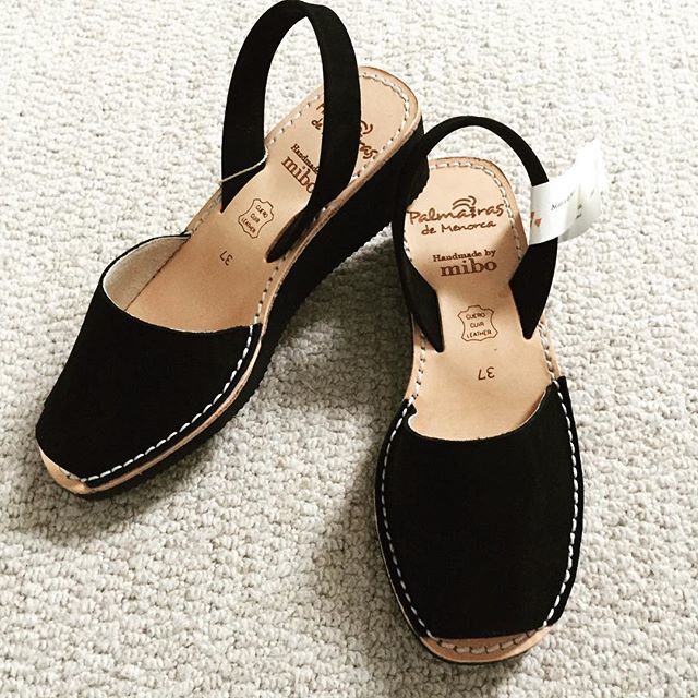 datenightdiner's tweet photo. Shoes!!! 💕
.
After a long tiring week, full of frustrations my mood has been uplifted by these little beauties. Holiday shoes all set for Mallorca this summer. I know black is hardly the most summery colour but I love it.
.
Perhaps I need to buy some new gym clothes to inspi… https://t.co/pPe09yghr7