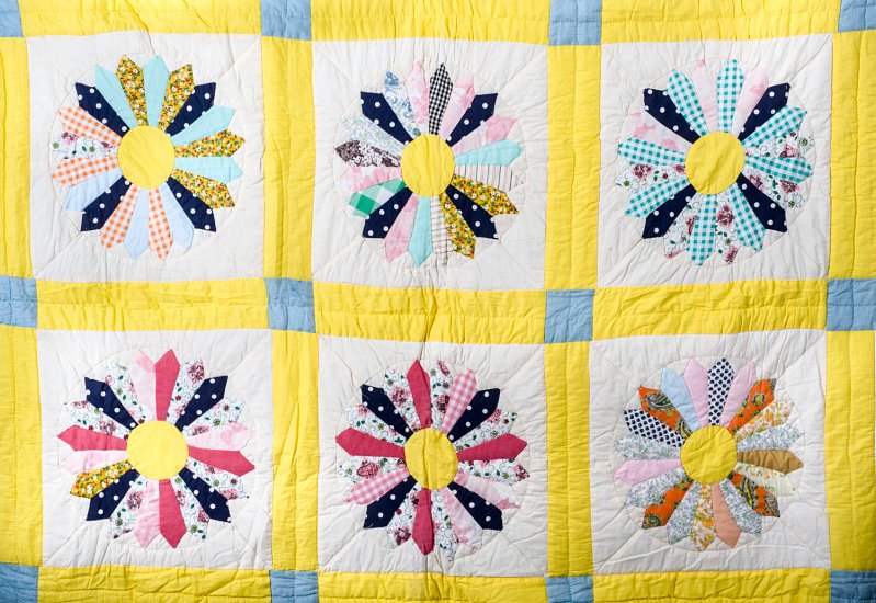 SmithsonianACM's tweet photo. Another quilt blooming in ACM’s collection is #EmmaRussell’s 1988 “Dahlia Flower/Dresden Plate” quilt. Each quilt tells a story of patterns and memories passed down through generations. #SmithsonianInBloom (2/3) https://t.co/Rw7ETMJ2Xk