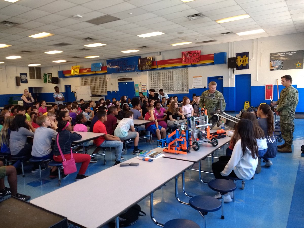 mclaneSTEM's tweet photo. The army brought their EOD robots for our STEM students to try out! It was awesome and the kids had a blast! @MclaneSchool https://t.co/WvPccXLfzE