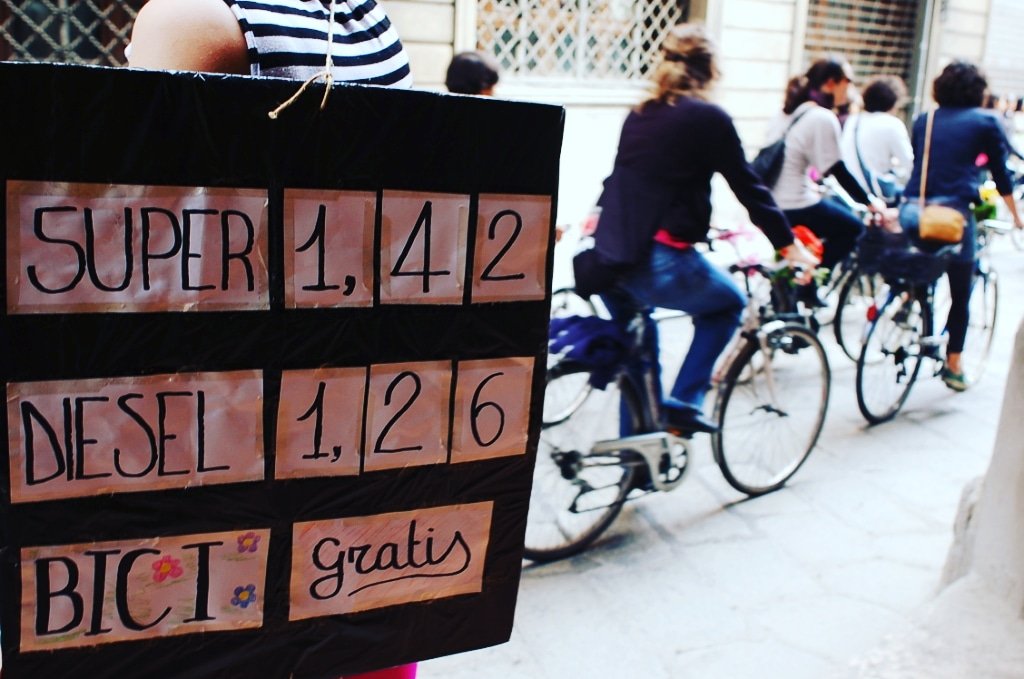 BikePride_Bolo's tweet photo. Fatti furbo, scegli la bici! 😉
#bikepride2018 #bike_evolution #bikeproud #ciclistiselvaggi #ciclisti #bologna #bici #stopauto #13maggio #montagnola https://t.co/oAvNCvQnhZ