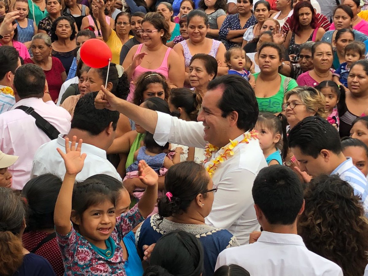 ralbores's tweet photo. Me siento sumamente orgulloso de encontrarme con tanta gente que está convencida que el cambio está en nuestras manos. ¡En Tuxtla se respiran aires de esperanza! NiMeAsustoNiMeRajo https://t.co/cm0TuwiY4D