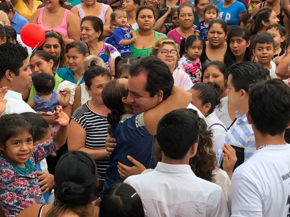 ralbores's tweet photo. Me siento sumamente orgulloso de encontrarme con tanta gente que está convencida que el cambio está en nuestras manos. ¡En Tuxtla se respiran aires de esperanza! NiMeAsustoNiMeRajo https://t.co/cm0TuwiY4D