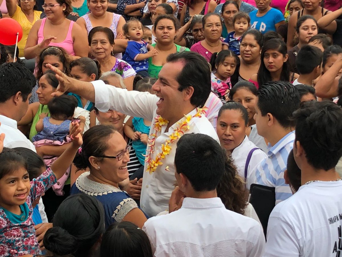 ralbores's tweet photo. Me siento sumamente orgulloso de encontrarme con tanta gente que está convencida que el cambio está en nuestras manos. ¡En Tuxtla se respiran aires de esperanza! NiMeAsustoNiMeRajo https://t.co/cm0TuwiY4D