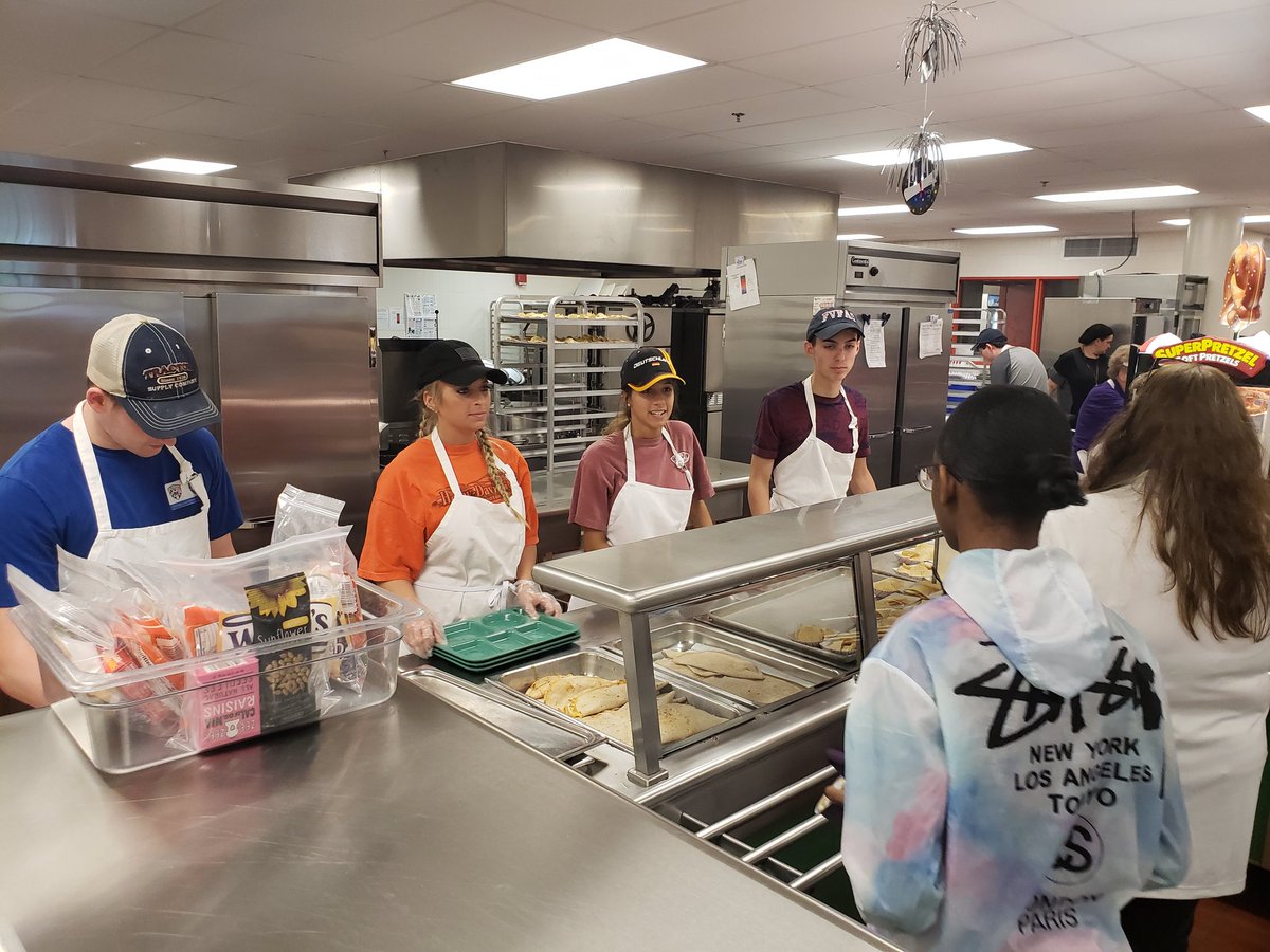 HCPS_CTE's tweet photo. FHS Culinary Students hard at work. Planned, prepared and produced a lunch for FHS. Thank you to Ms. Mason and her students. #CTE @Maryland_CTE @HCPSchools @MrClemmer https://t.co/6agXWlUXJM