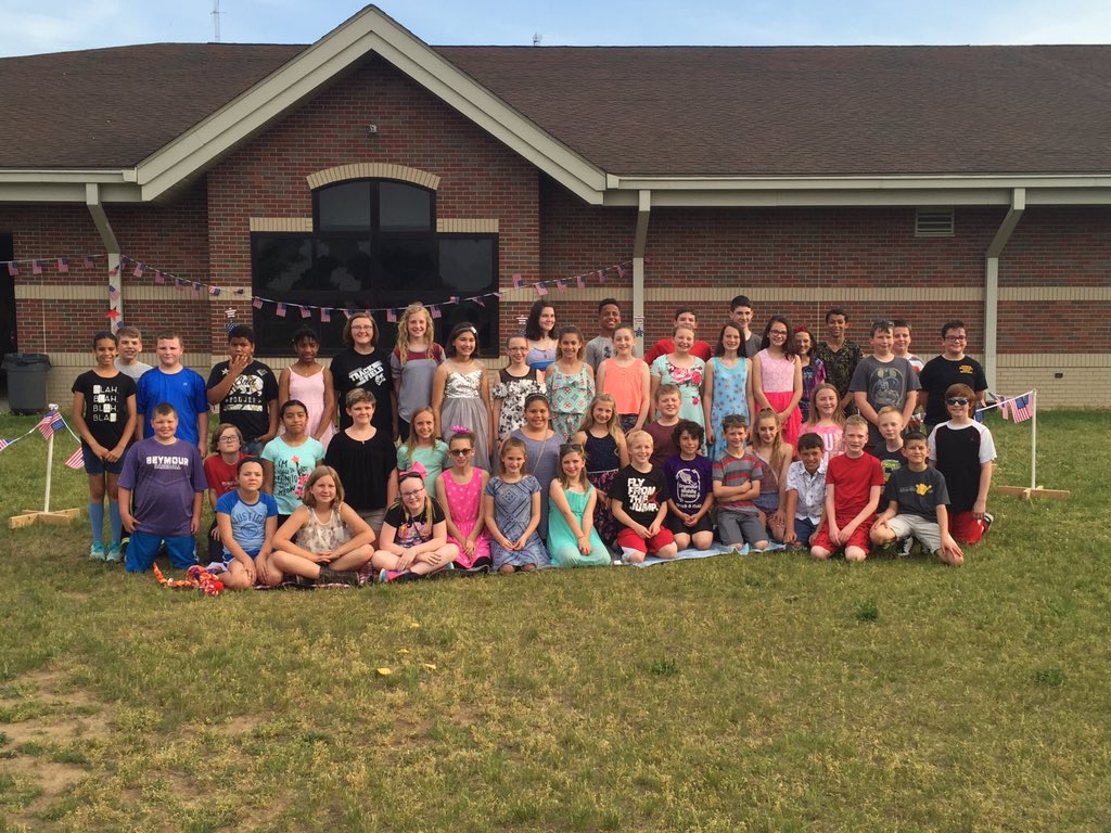 reddingschool's tweet photo. 5th Grade celebration has been a huge hit! Thank you to all the parents and PTO for making it all possible. #StingersUp #ReddingRocks https://t.co/jtbimwQwj7