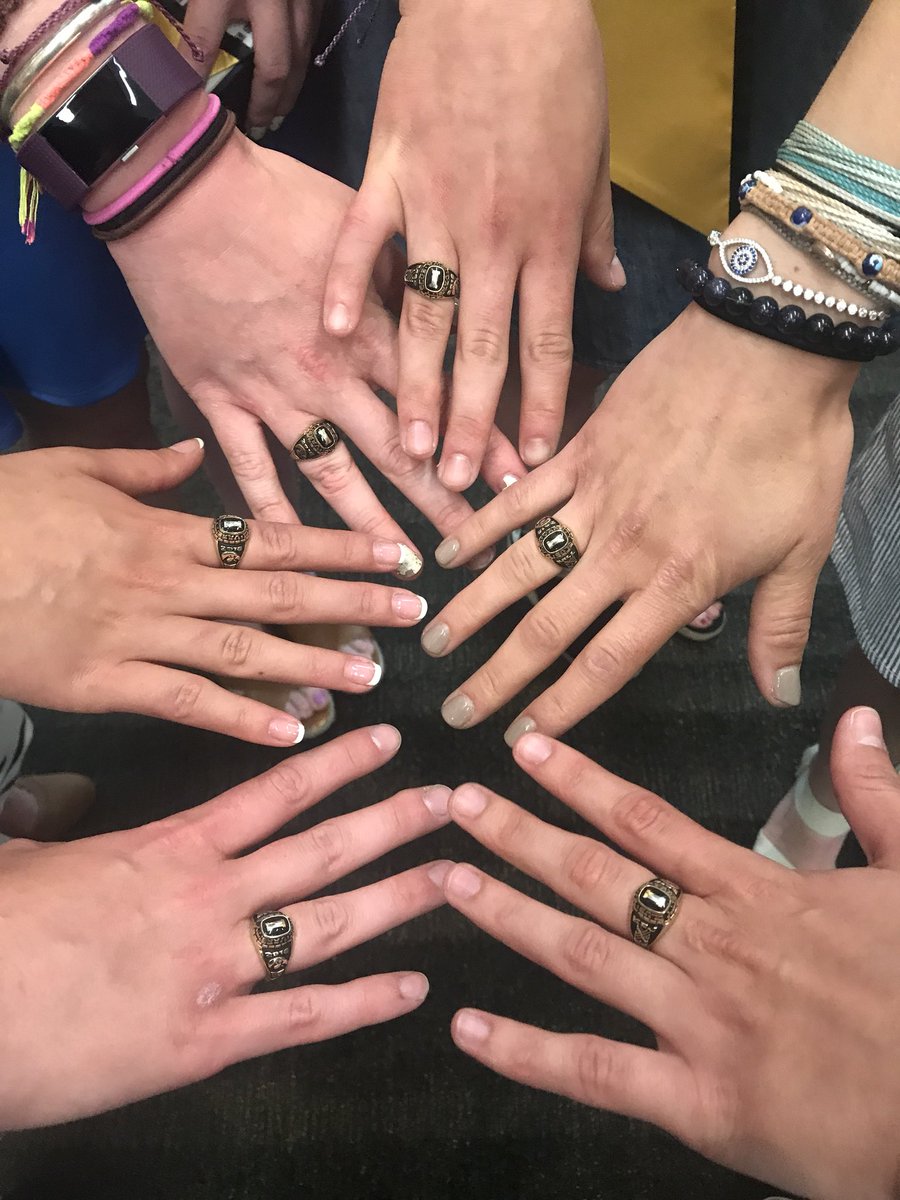 iowafieldhockey's tweet photo. Big day for our seniors. They received their I-Rings and officially became members of the @IowaVarsityClub Graduation tomorrow👩🏻‍🎓 https://t.co/kqUnpZIoJj