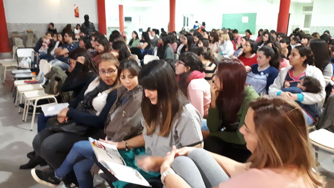 SITRAED_MADRYN's tweet photo. Comenzó con importante concurrencia de docentes y auxiliares de la educación la 2° Jornada de Literatura Infantil y Juvenil. https://t.co/53l5OIcaWP