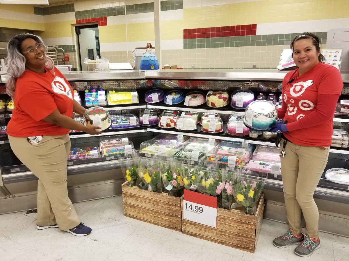 chinitacinco's tweet photo. Keeping those flowers fresh for  mother's day #T2260 #D248 #Target #flowers #mothersda @Danielle_TGT @TabbethaA @leannewiborg @IsmaelM1frm9 @J_Gallard0 https://t.co/CMQbdf20Td