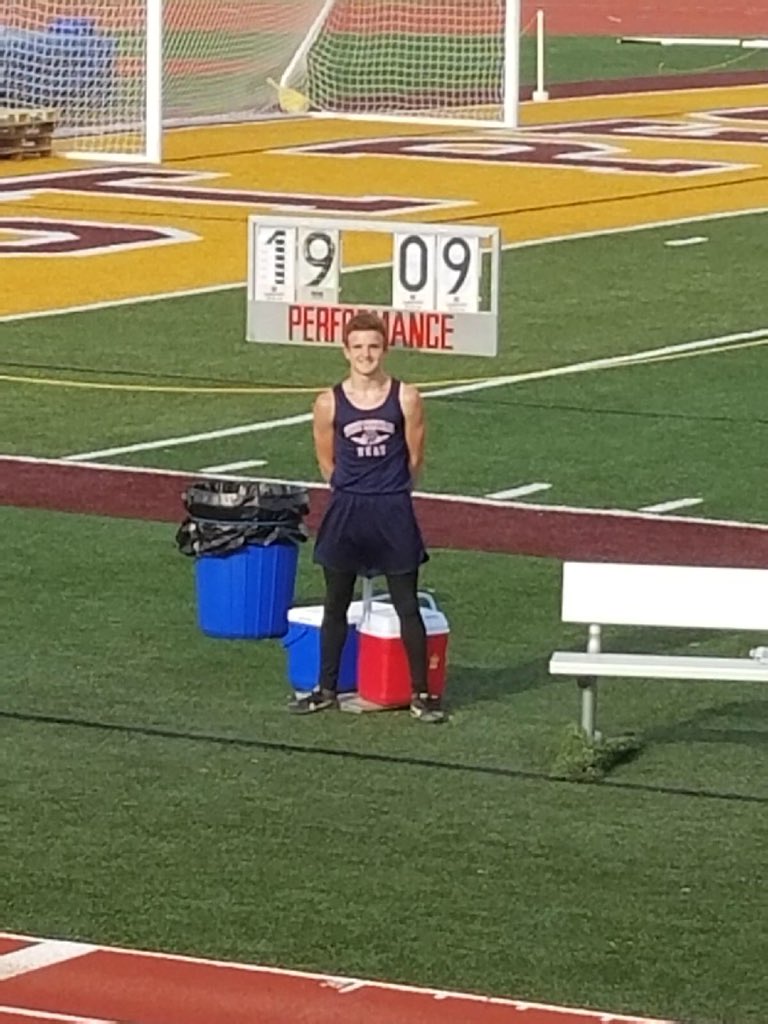 WCDistrict235's tweet photo. New state long jump record #WCHeat #iesa #trackandfield #longjump https://t.co/udiJQ8J1fx