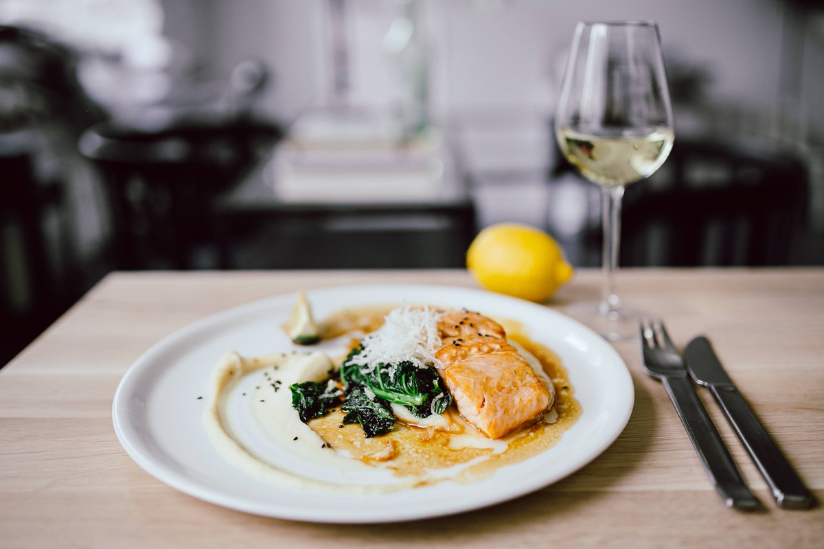 LaceyKondi's tweet photo. Sunshine with a side of salmon and Sauv blanc. 👌🏻 Just what the doctor ordered. https://t.co/RvhvLx6foh
