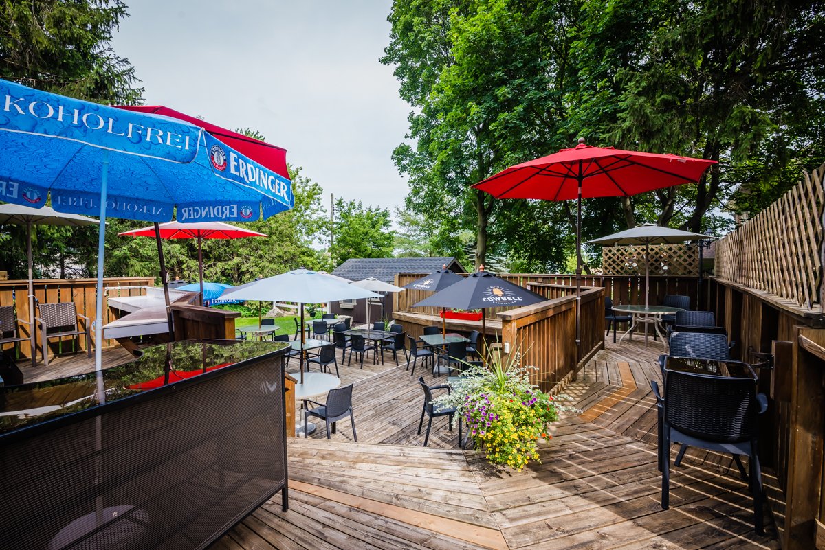 ExeterBIA's tweet photo. Head to Eddington's of Exeter before or after you hit the town for LADIES NIGHT OUT on Friday, May 25! The food is delicious &amp; the drinks are cold! 😋🍹#LadiesNightExeter #shoplocal #experienceexeter #exeterontario https://t.co/N6jiQJWH4Q