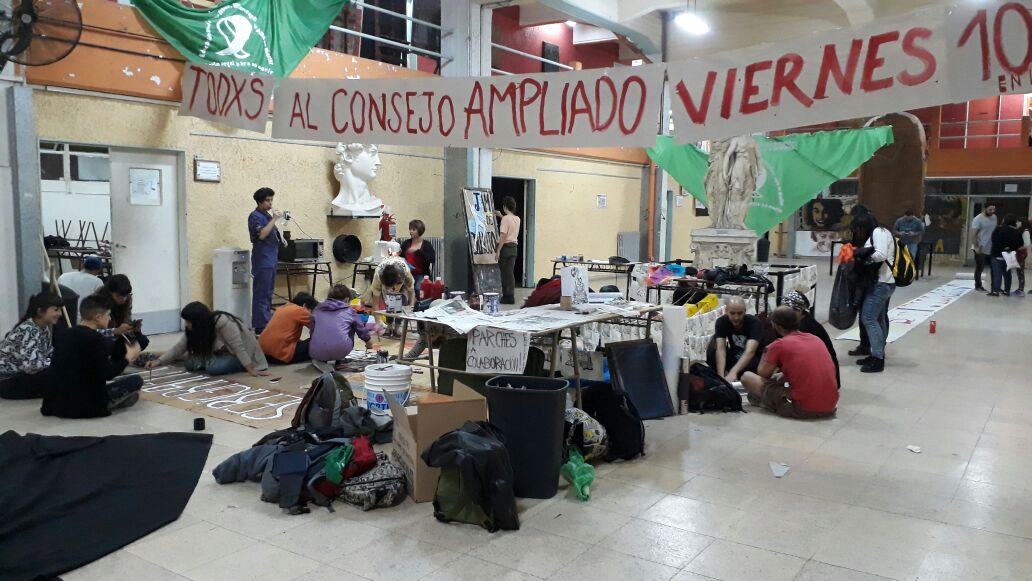 STOPUNICABA_MB's tweet photo. Jornadas de creación pre festivalazo! 📢🎨 #festivalazoporlosprofesorados #festivalazoporlos29 #festival
Soñamos,creamos, luchamos
#NoALaUniCABA https://t.co/LapMJxTDKV