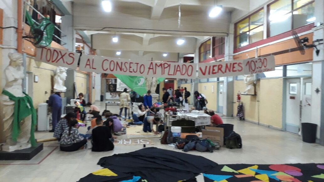 STOPUNICABA_MB's tweet photo. Jornadas de creación pre festivalazo! 📢🎨 #festivalazoporlosprofesorados #festivalazoporlos29 #festival
Soñamos,creamos, luchamos
#NoALaUniCABA https://t.co/LapMJxTDKV