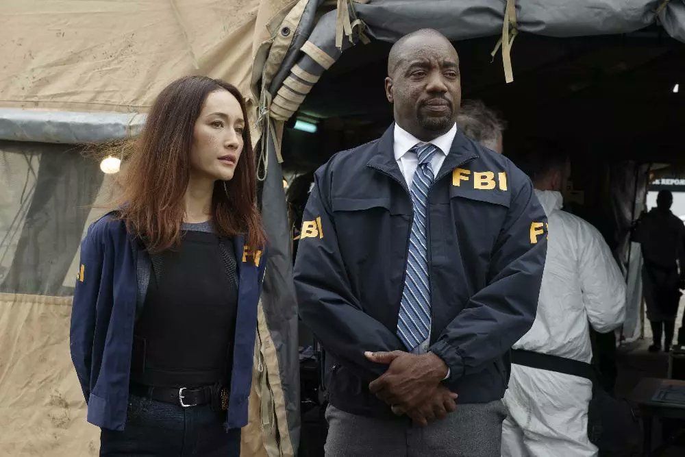 xalexudinovx's tweet image. Two things, among many, that I love about this show: 
1) Kirkman is the underdog you can&apos;t help but root for. 
2) The women are strong. The men are strong. And they kick ass together and the world is better for it.

#SaveDesignatedSurvivor #RenewDesignatedSurvivor #ReElectKirkman