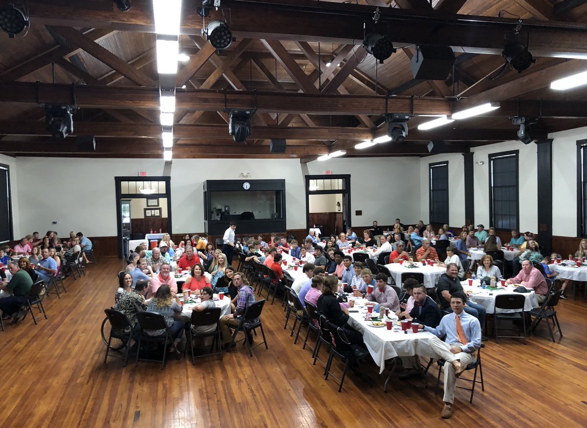 ScottyWHattaway's tweet photo. #HowBoutThemBaseballDawgs     #MS/HSBanquet2018 #greatseasons https://t.co/SpYywr8WIp