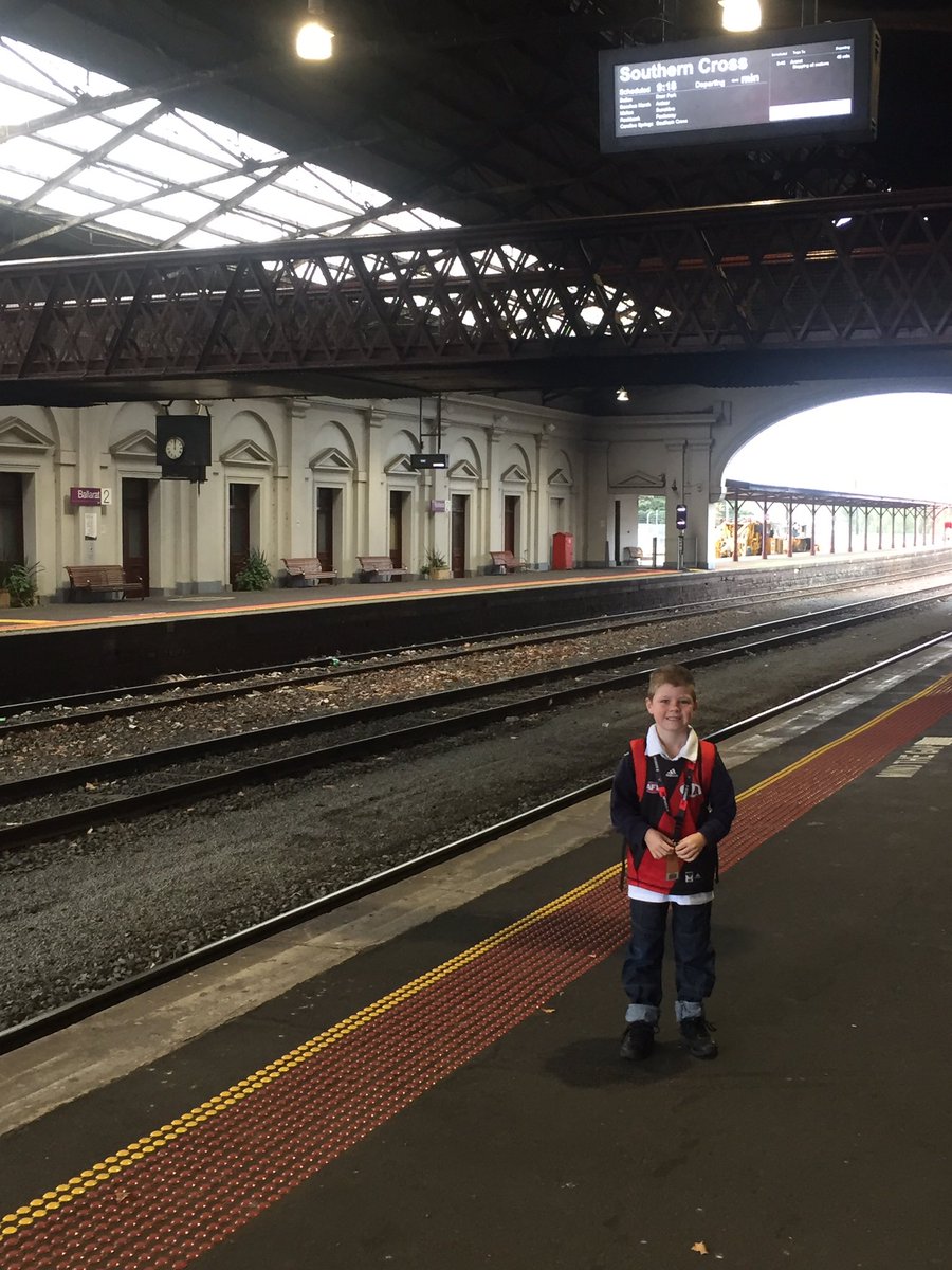 travellikeLBJ's tweet photo. Ready to head to his first footy match #evanjohn #bombers #DonTheSash #MCG #donsvblues https://t.co/YKfNMRd9kw