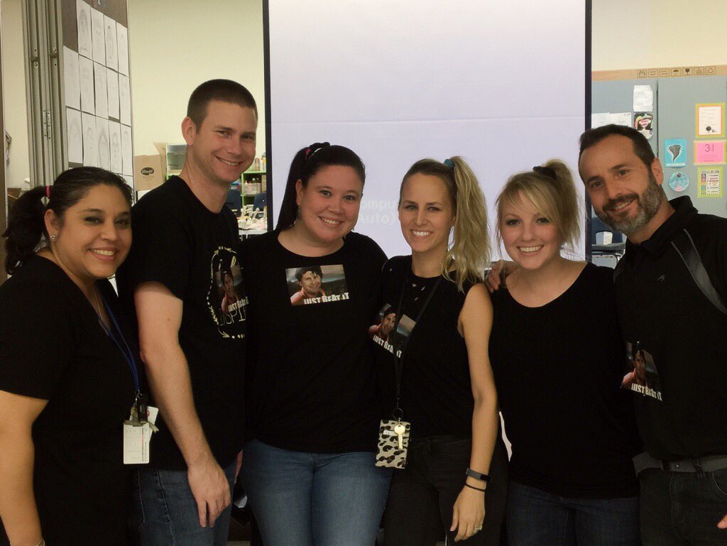 LeepsLitLair's tweet photo. Team thrillers all the way #pvlionpride https://t.co/RXfICxEpPu