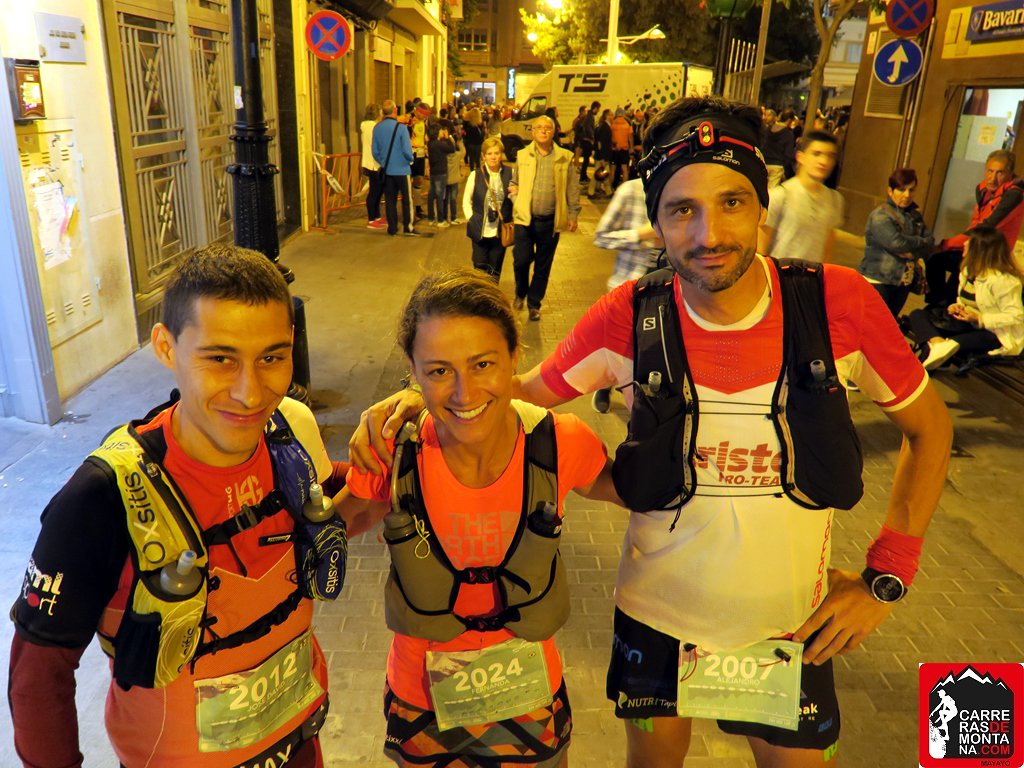 moxigeno's tweet photo. Paso por Borriol (11k) primer control de #CSP115 en #Penyagolosatrails. En 56min pasan jjuntos favoritos: Javi Dominguez, David Diaz, Alx Fraguela, Agus Lujan, Dani Aguirre... Siguelo todo aqui > https://t.co/J4SNYvftYr https://t.co/W8L6Ih9siK